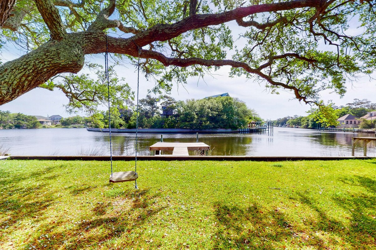 3BR Soundview | Dock | Deck | W/D | Pool