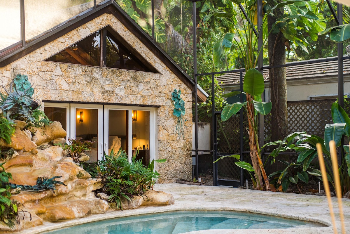 Secluded High End Luxury Pool Escape in The Grove