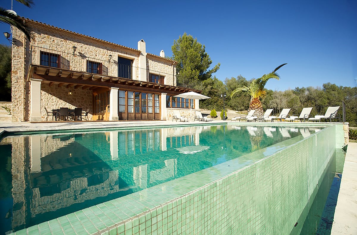 Casa de campo con piscina a sólo 20 minutos de las