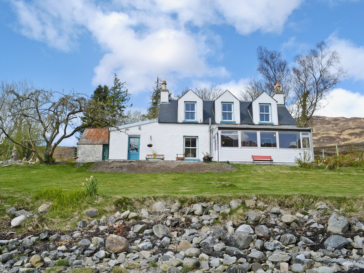 Loch Shore Cottage