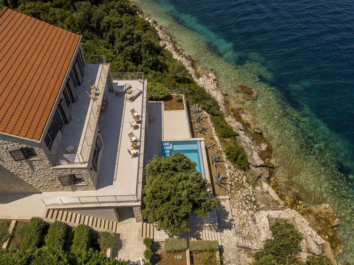 波塞冬海滨别墅（ Beachfront Villa Poseidon ） ，带加热泳池