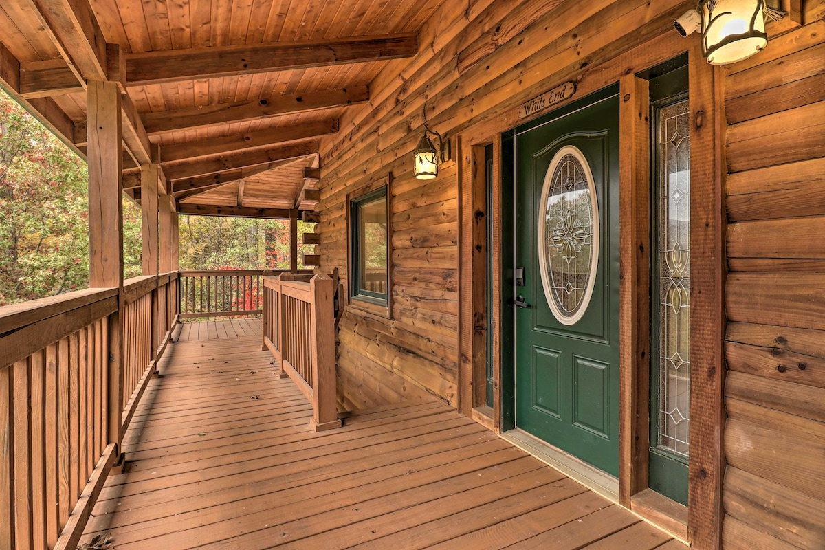 ‘Whit's End’ Smoky Mtn Home w/ Hot Tub, Views