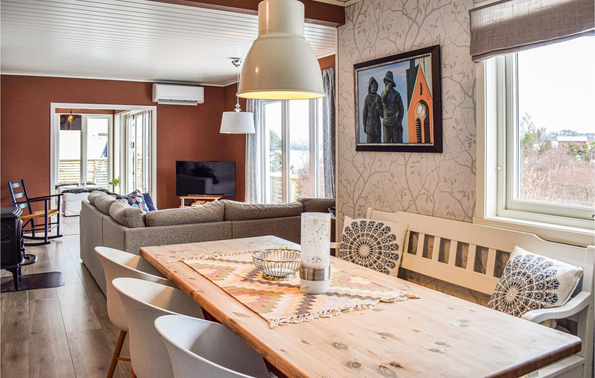 斯科涅维克（ Skånevik ）的绝佳房源，设有3间卧室和无线网络