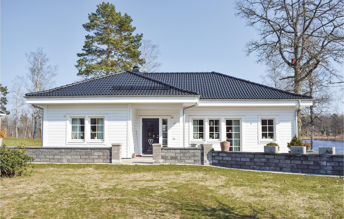 Amazing home in åseda with WiFi