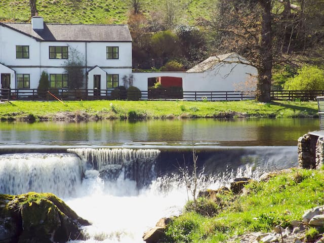 Cowan Head, near Staveley and Kendal的民宿