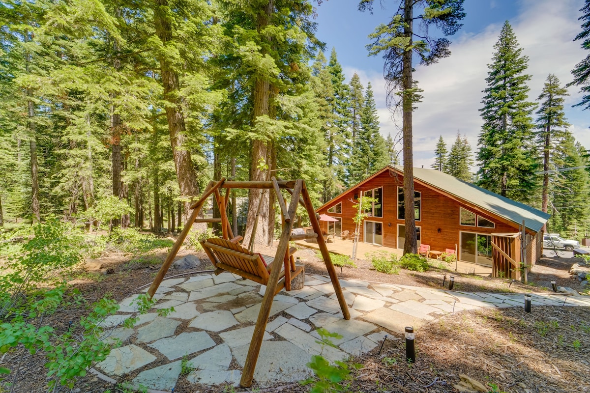 太浩湖唐纳山小木屋（ Tahoe Donner Mountain Cabin ） ：被森林包围！