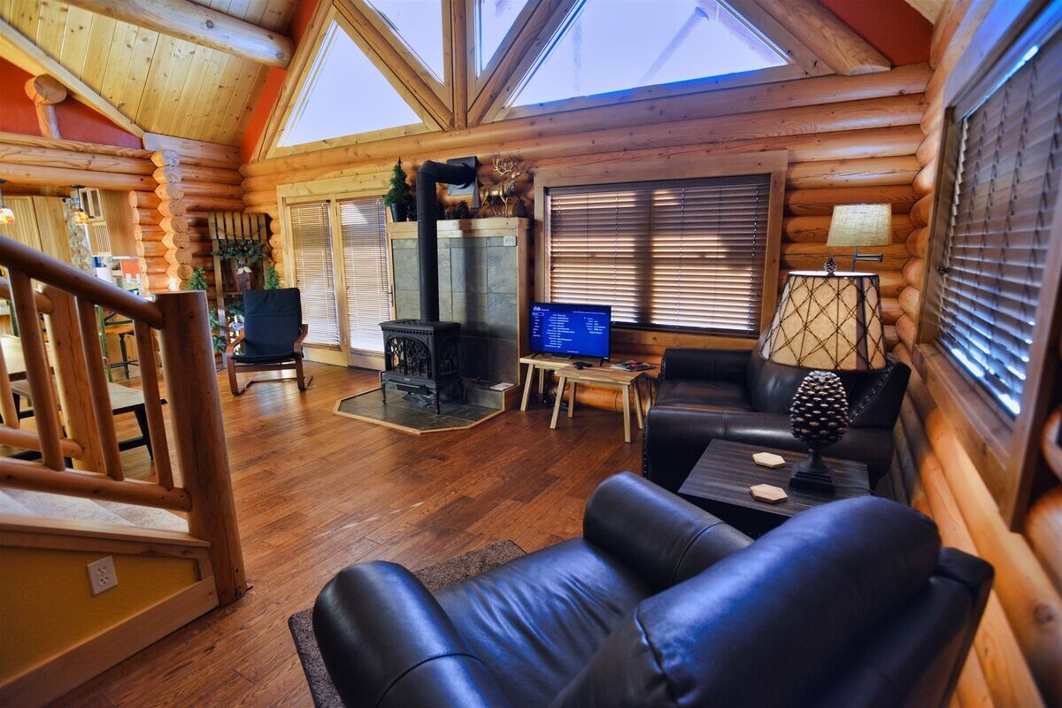Red Elk Lodge-Luxury log Home-Quiet Loc-Game Room