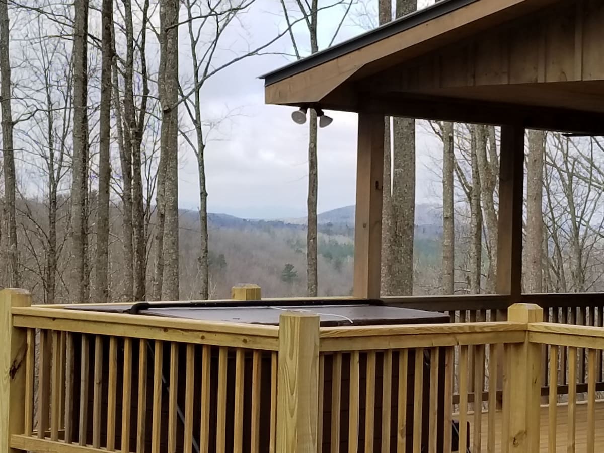 Up, Up and Away has hot tub and firepit, Mt View