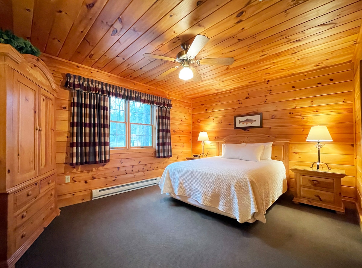 Poconos LakeFront Log Cabin on Private Resort