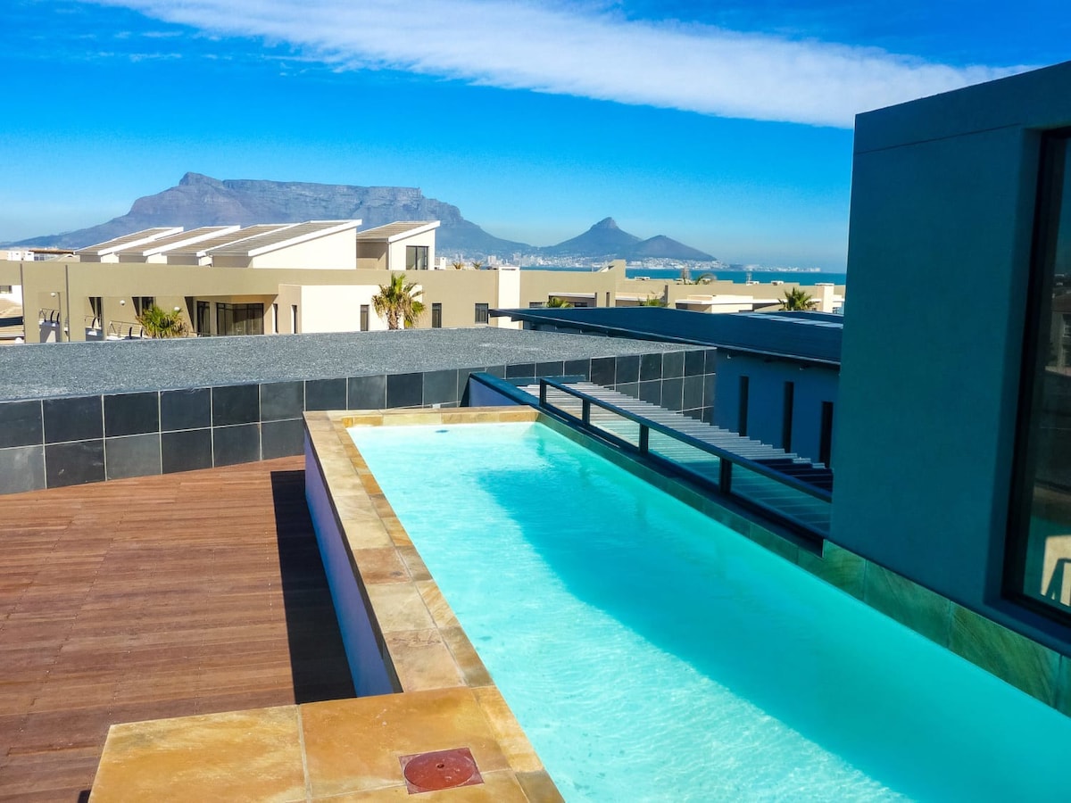 Stylish 9 BR Villa at Sunset Beach - Rooftop Pool