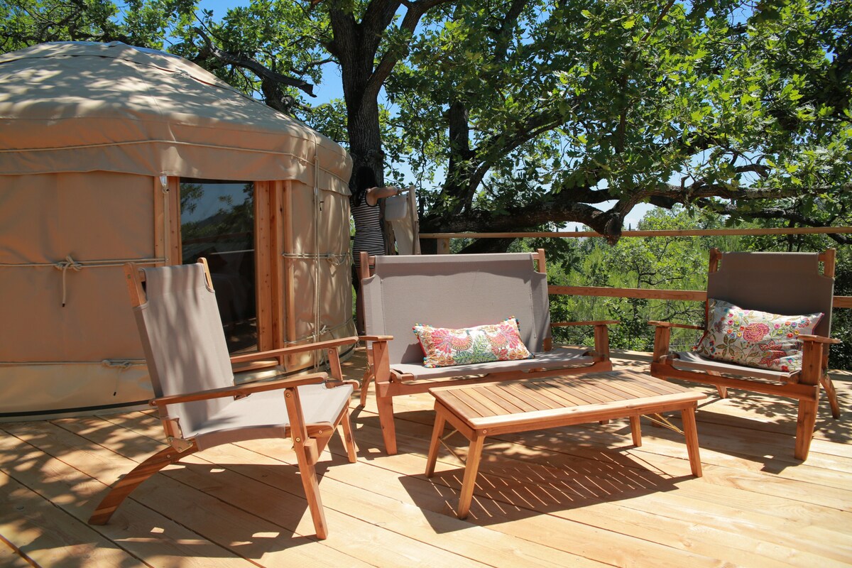 Oak Yurt - romantic couple - private Jacuzzi