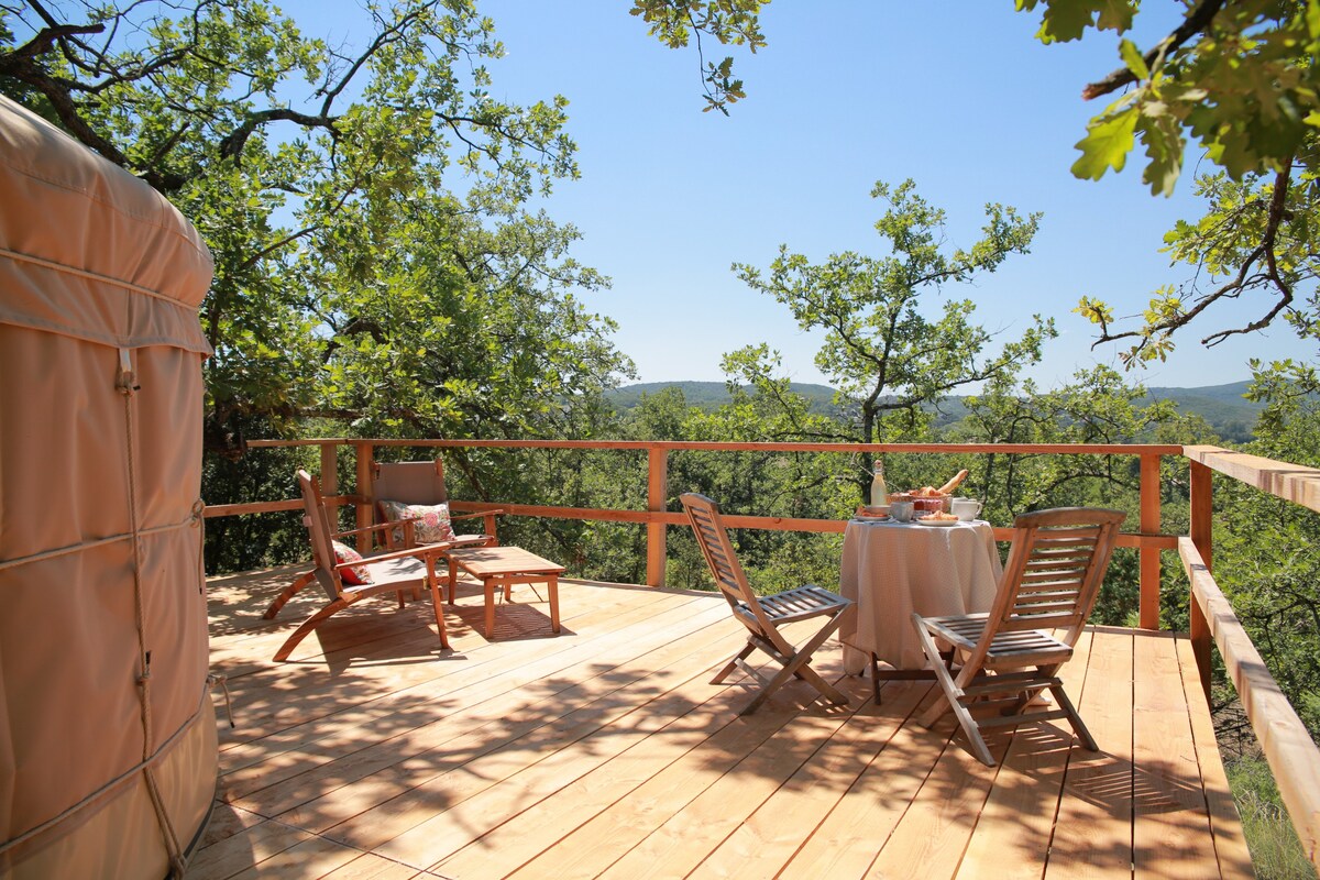 Oak Yurt - romantic couple - private Jacuzzi