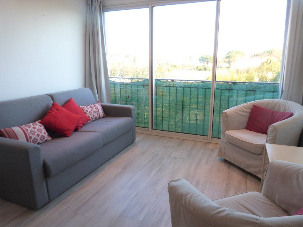 Marines De Gassin: Lovely 1 Bedroom Apartment In R