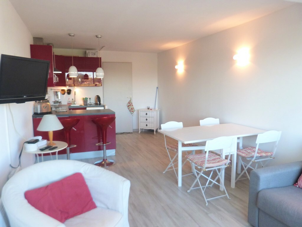 Marines De Gassin: Lovely 1 Bedroom Apartment In R