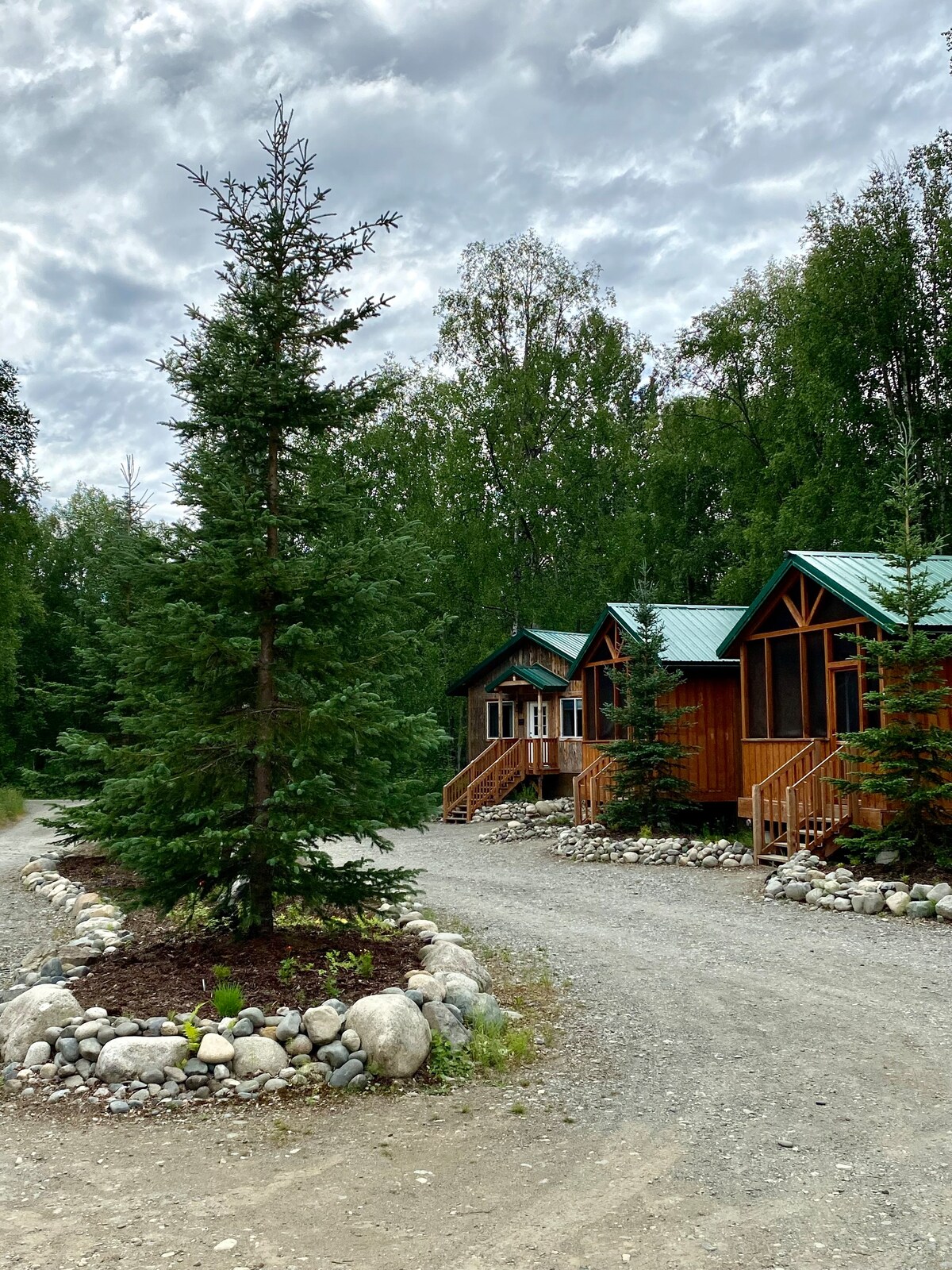 Talkeetna Wilderness Lodge-Studio Cabin 7–King bed