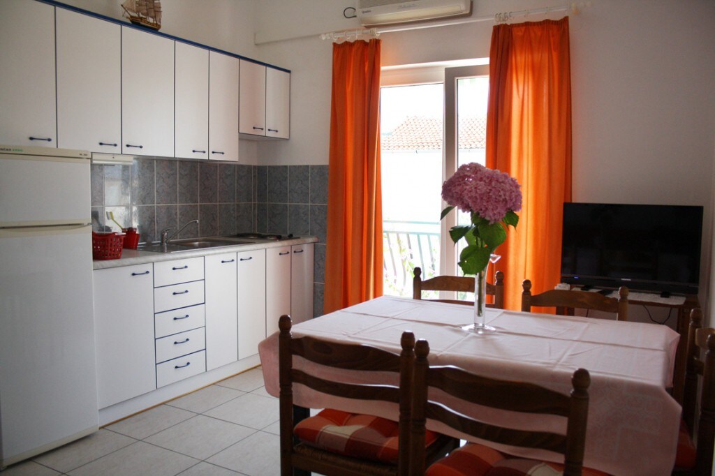 Apartment 3671-2 for 4 Pers. in Vodice