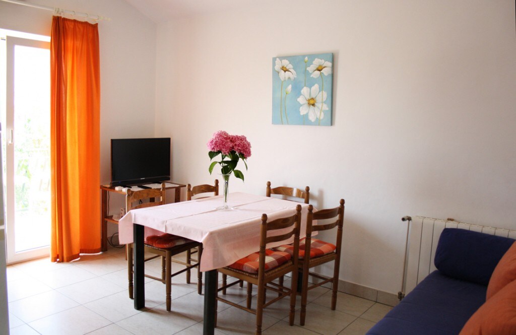 Apartment 3671-2 for 4 Pers. in Vodice