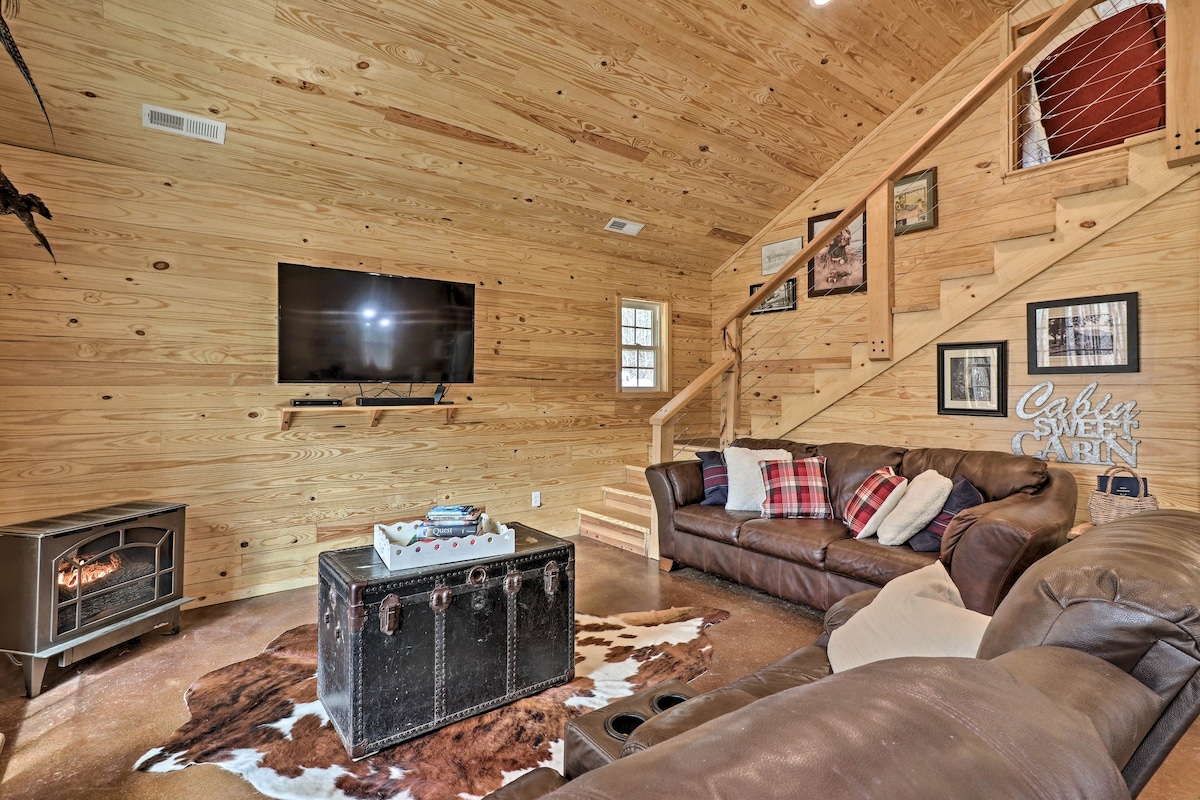 Peaceful Family Cabin on 10 Acres w/ Game Room!