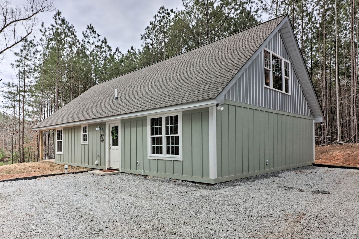 Peaceful Family Cabin on 10 Acres w/ Game Room!