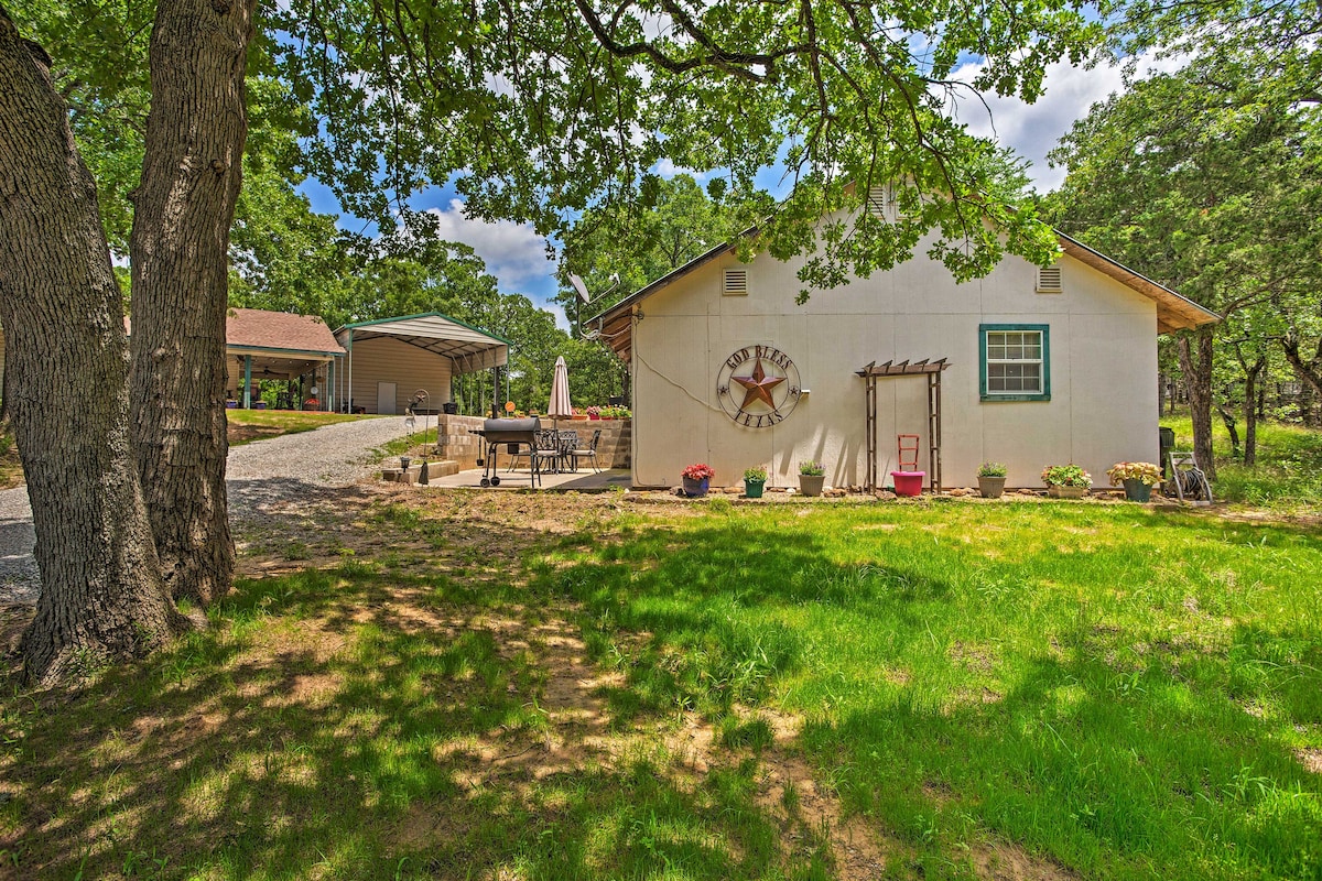 Lake Texoma Cabin - 1 Mi to Park & Boat Ramp!