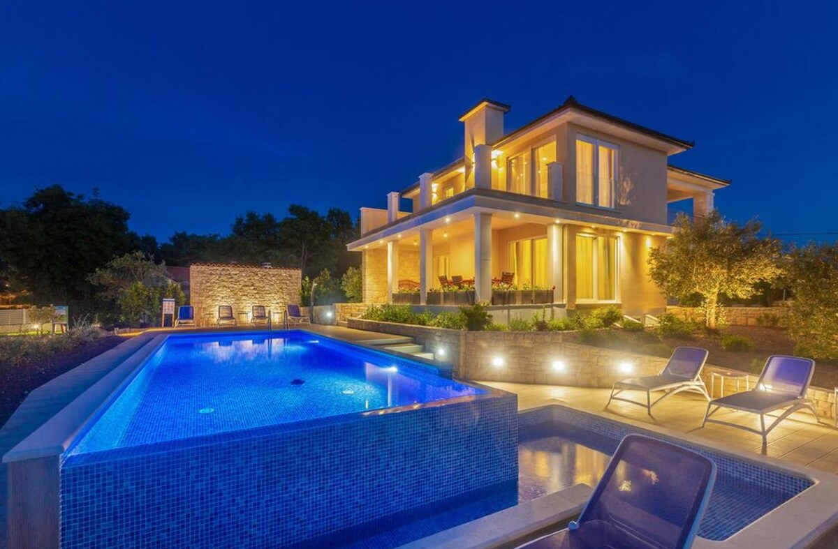 Luxury Villa Roko