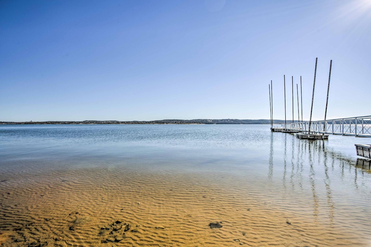 Kingston Home w/ Pickleball: Steps to Lake Texoma!