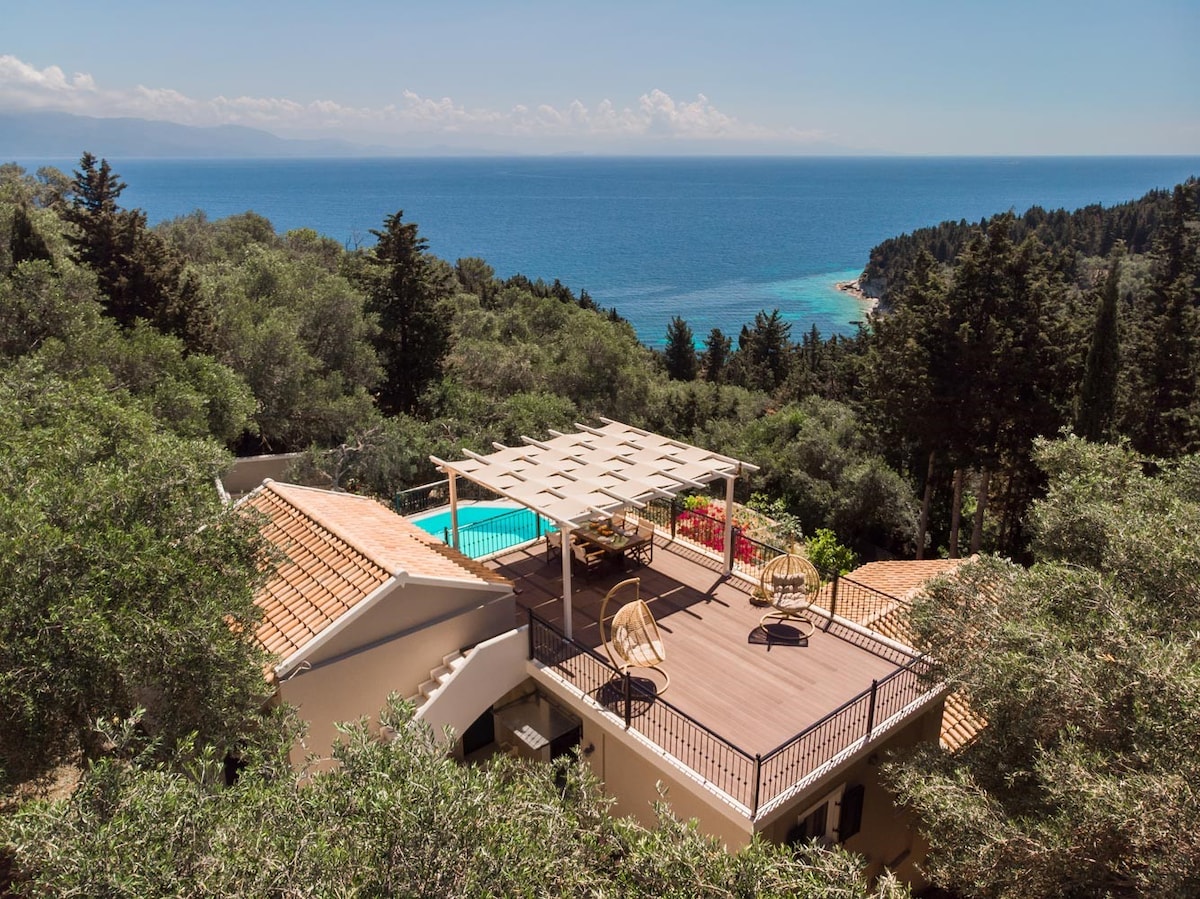 Angouleta Villa - Enjoy sunsets in an unobstructed scenery.