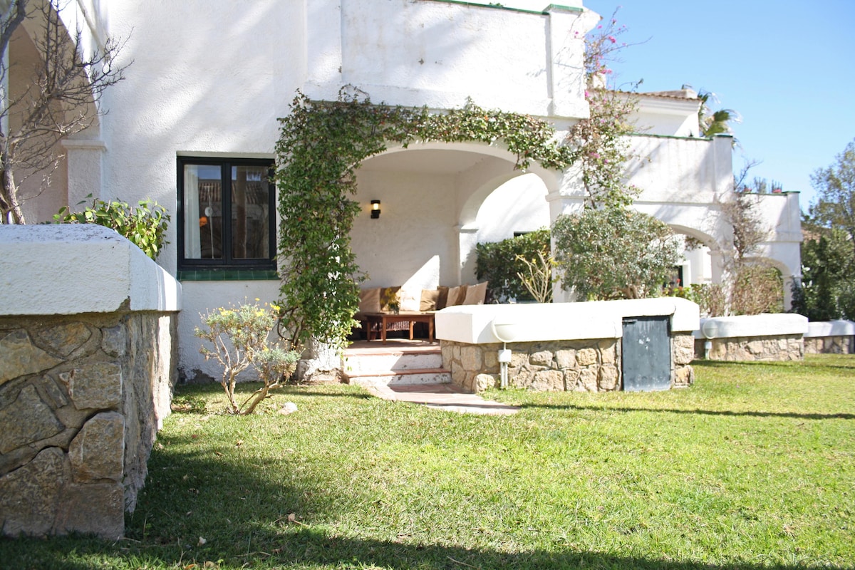 Martín Pescador seafront house