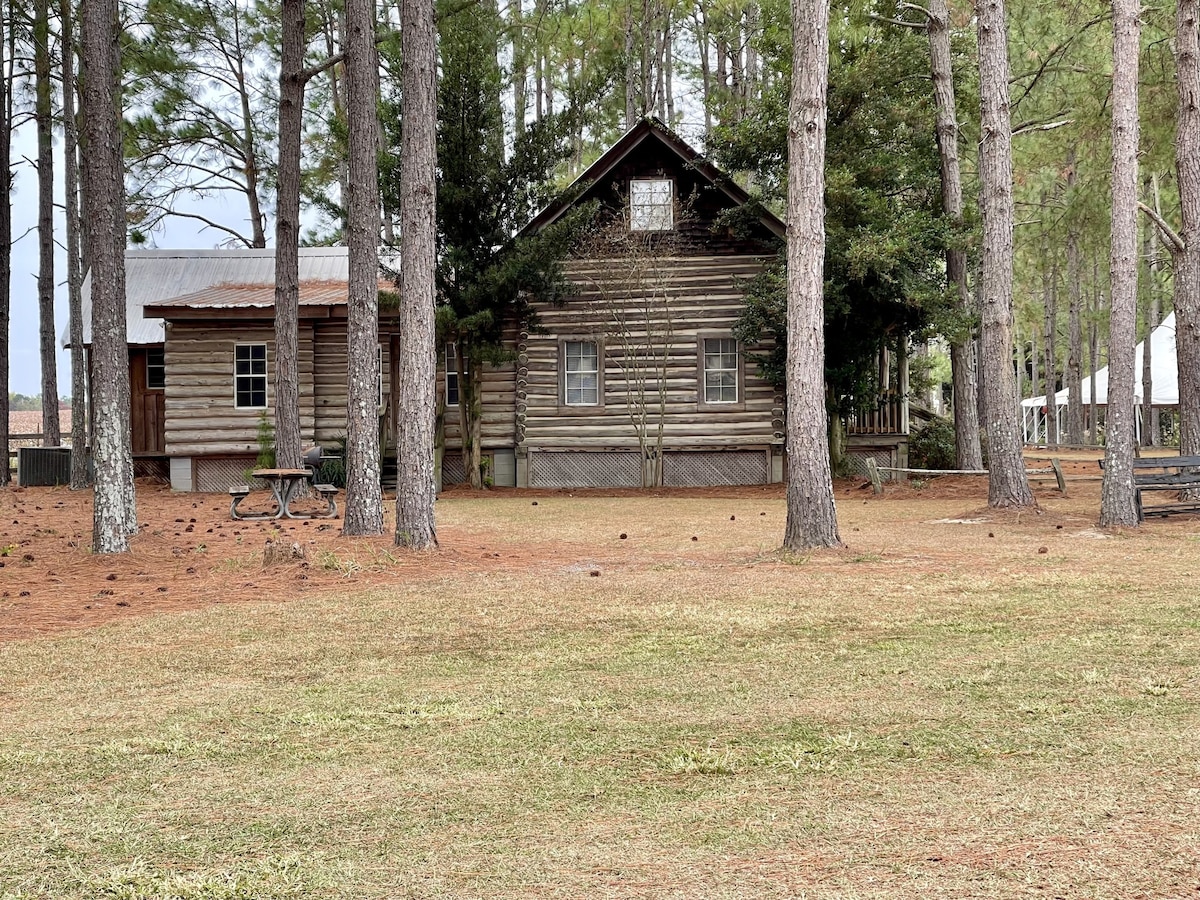 Rustic Bridal Log Cabin overlooking the lake