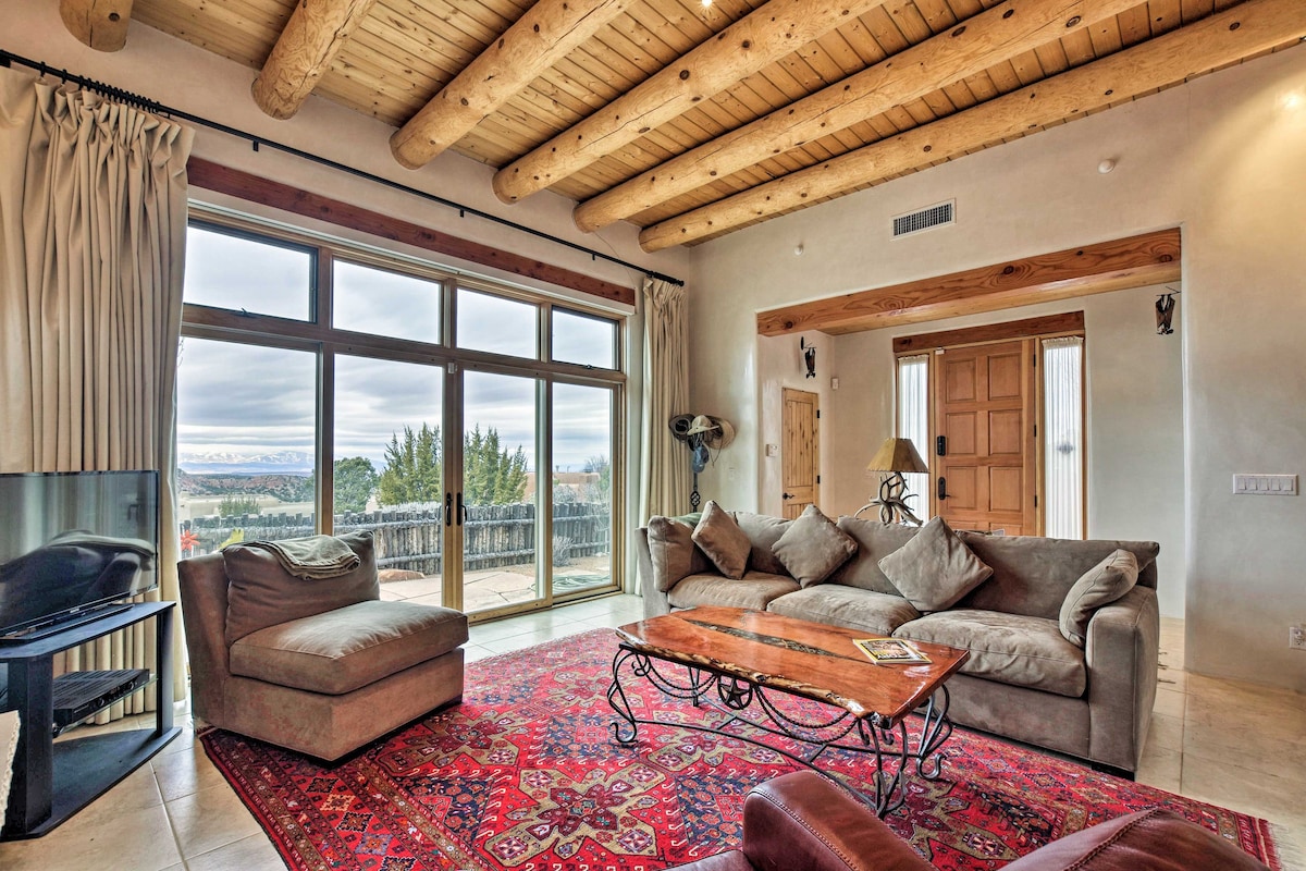 Adobe-Style Home w/ Views < 5 Mi to Santa Fe Plaza