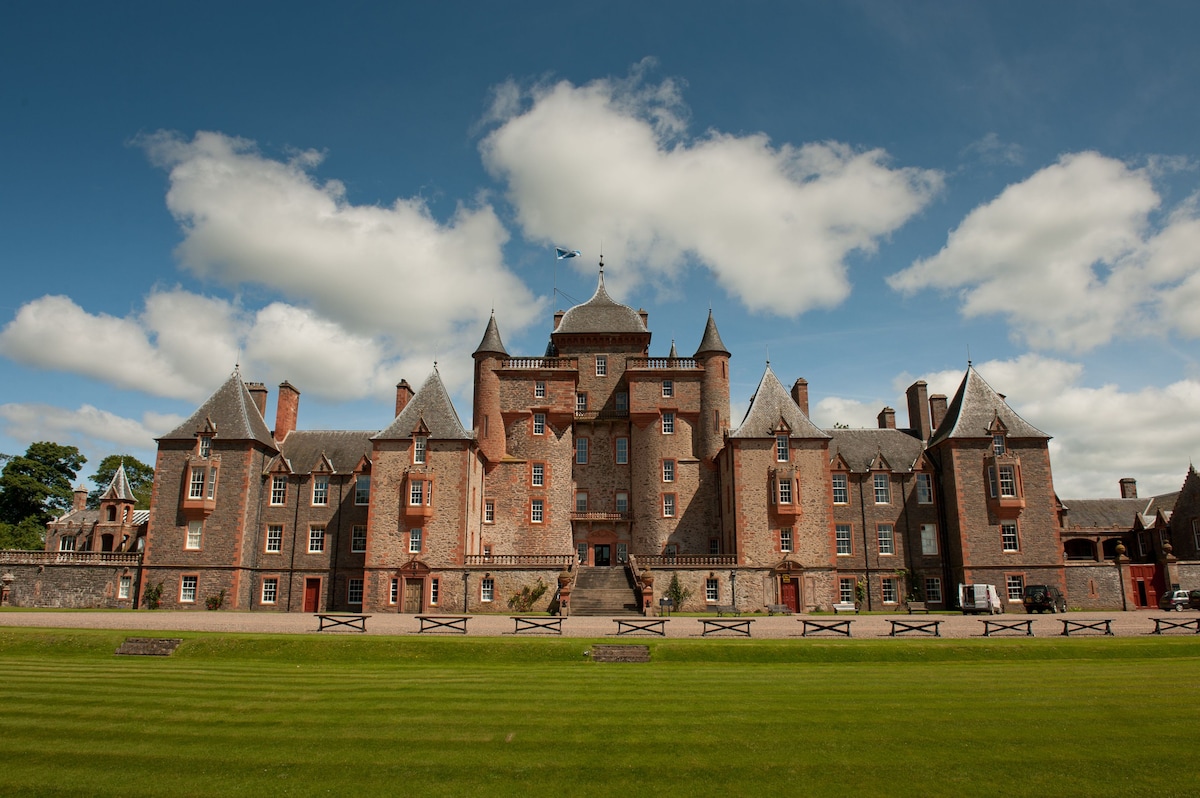 The Earl and Countess at Thirlestane Castle