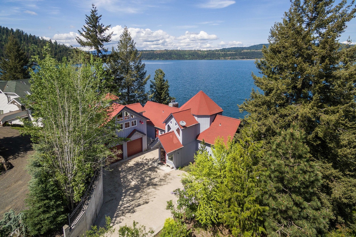 位于Coeur d 'Alene地区的Lakefront Home/Boat Dock ！