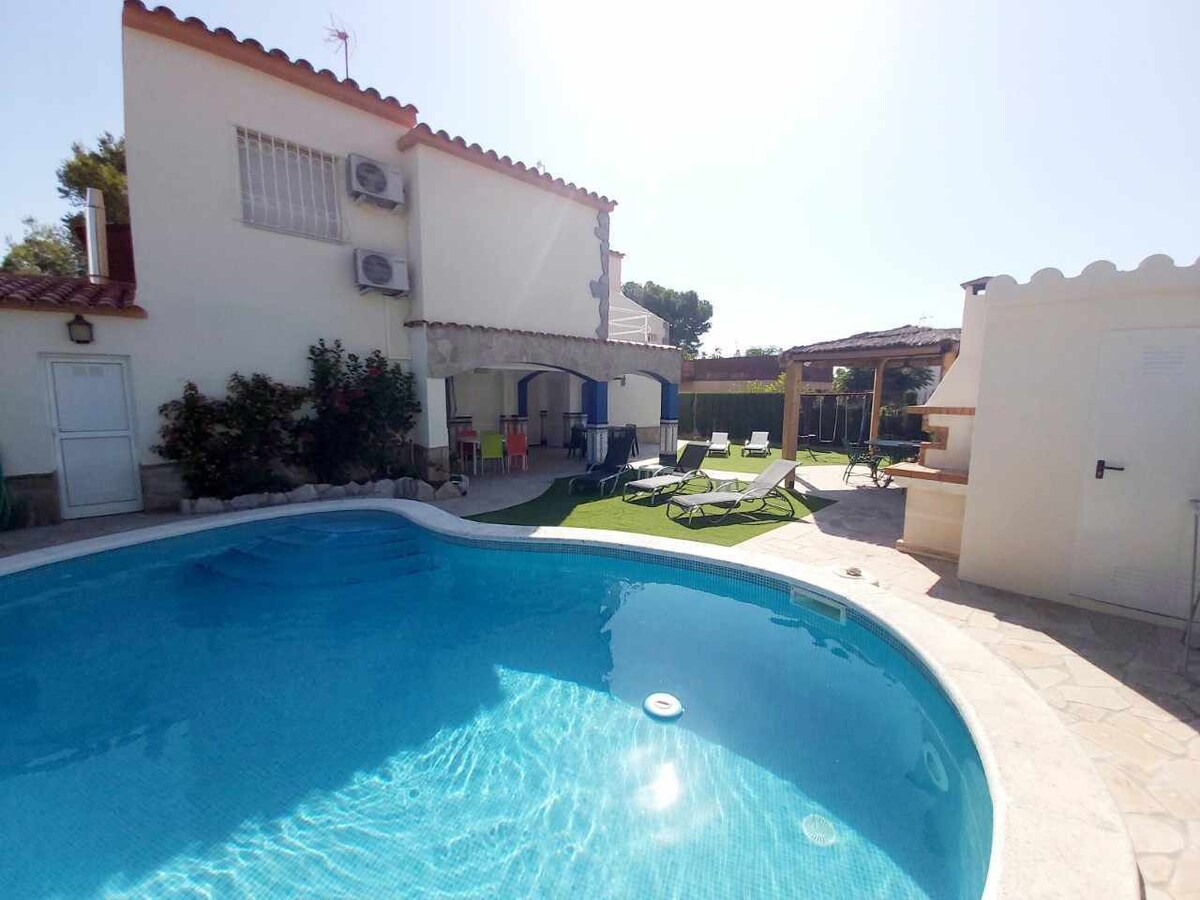Villa With Independent Annex 100m From The Sea