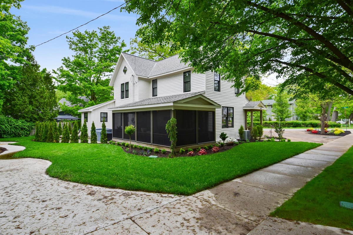 Saugatuck Farmhouse