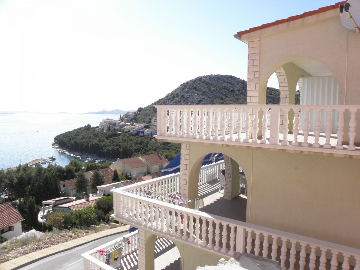 Apartment Josip - sea view