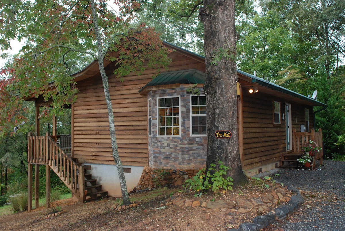 The Nest Nice 2 bedroom 1 bath cabin with Internet