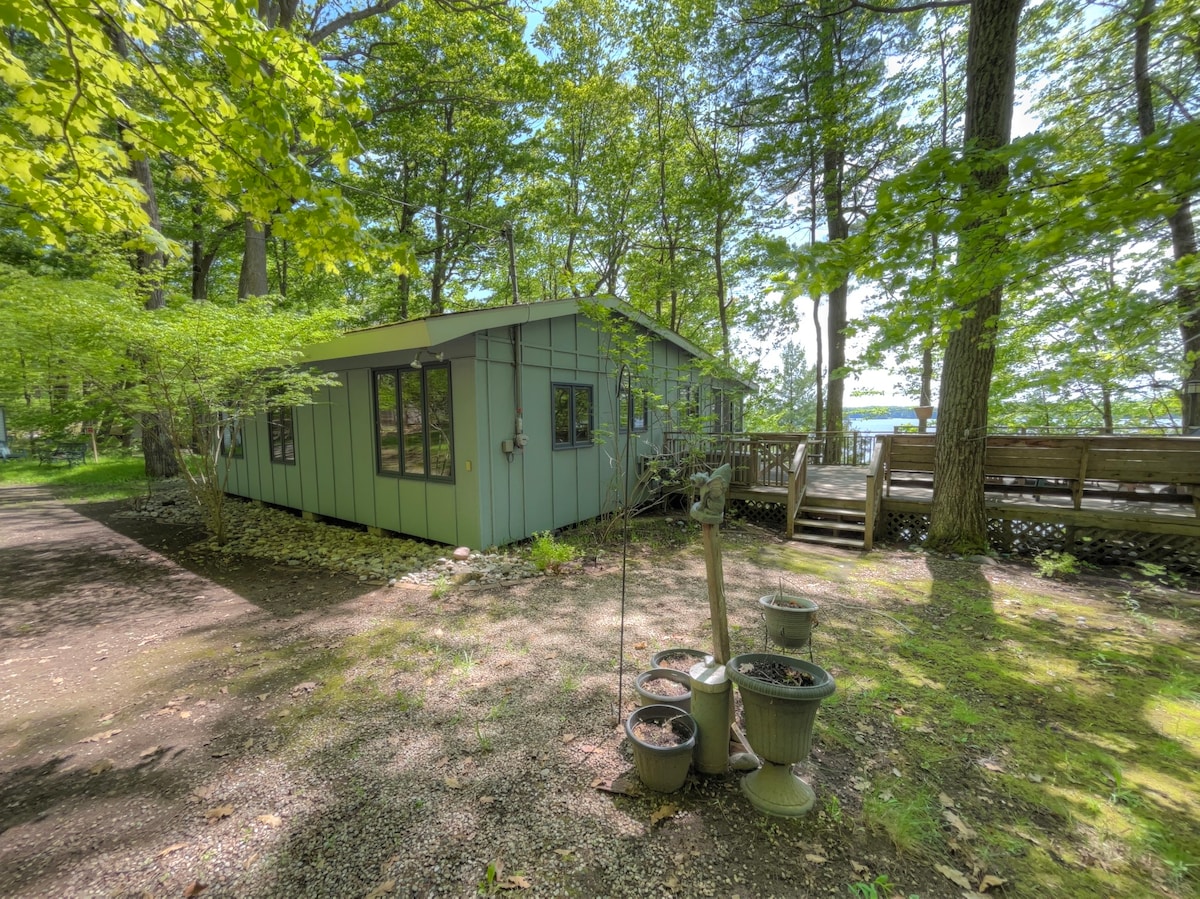 Walnut Grove - Sand Lake on the Rideau Lakes