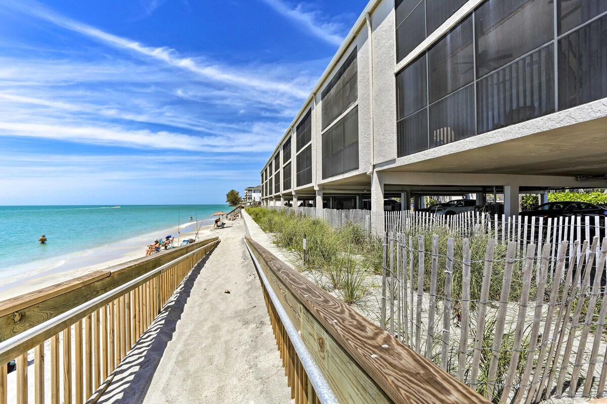 Beachfront Englewood Condo w/ Community Pool!