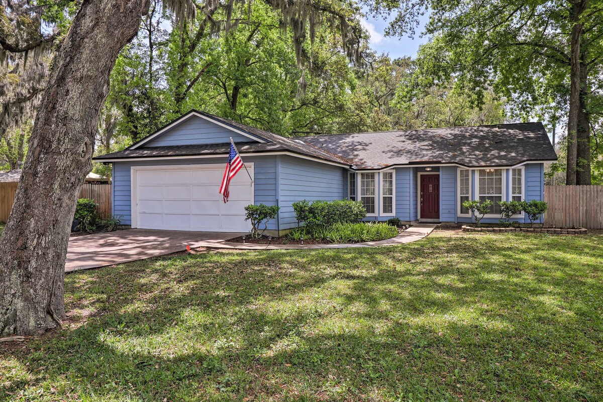 Pet-Friendly Florida Home - Grill & Fenced-In Yard