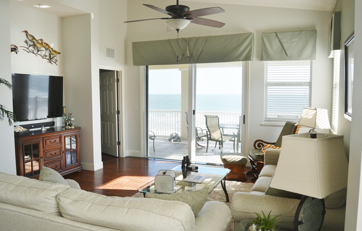 “Paradise Found” in this Direct Oceanfront Penthou