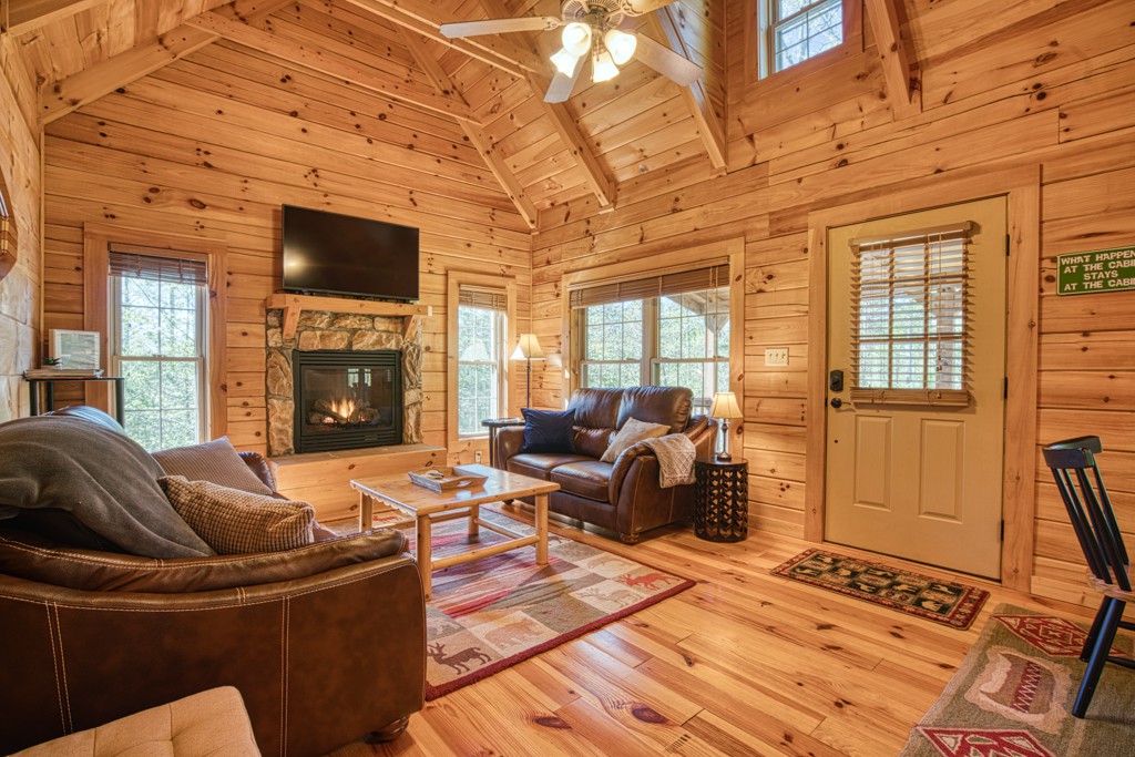Cozy Carolina Private Cabin with Firepit