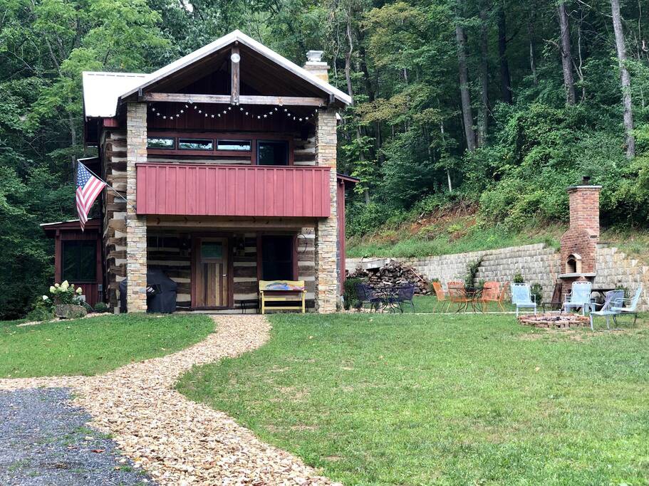 布莱克斯堡豪华Mill Creek Cabin