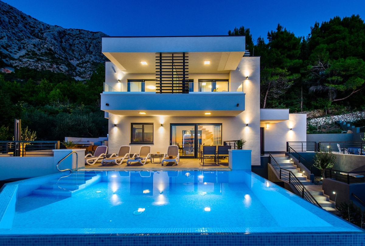 Luxury villa Leona near Makarska, heated pool