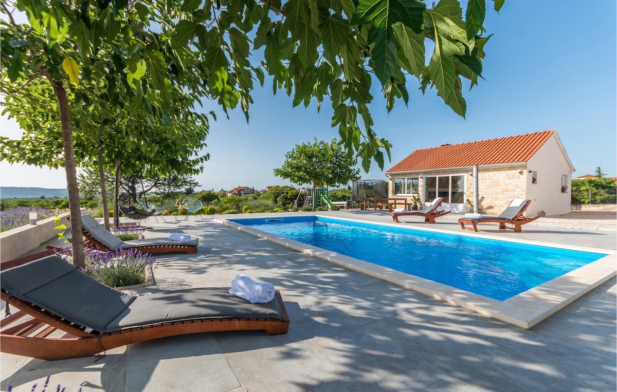 Cozy home in Debeljak with outdoor swimming pool