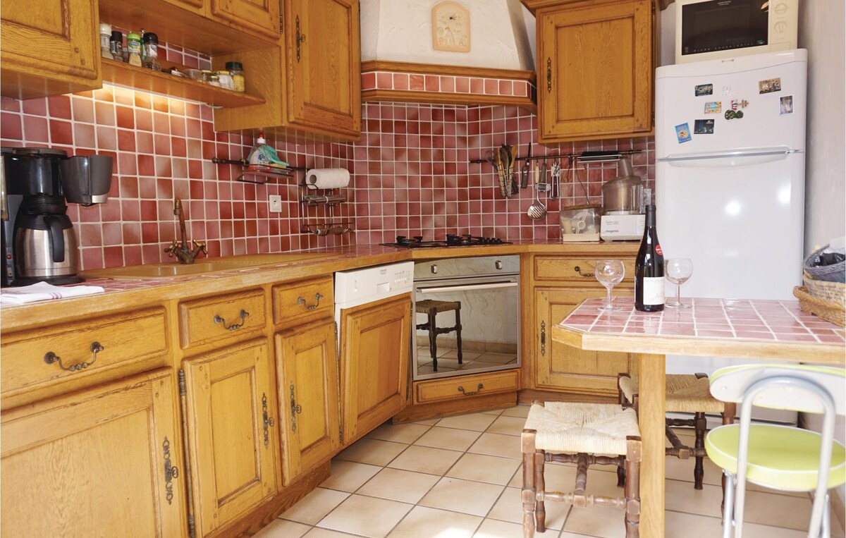 Nice home in Balaruc les Bains with kitchen