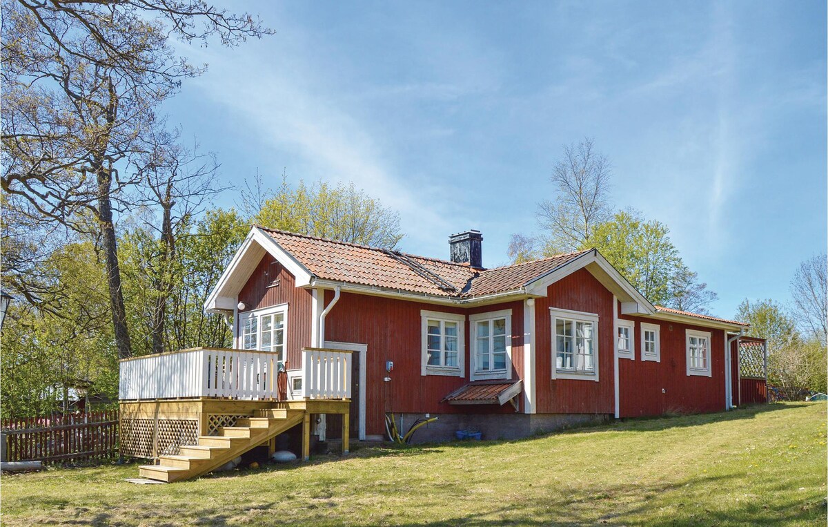 Lovely home in Gräddö with sauna