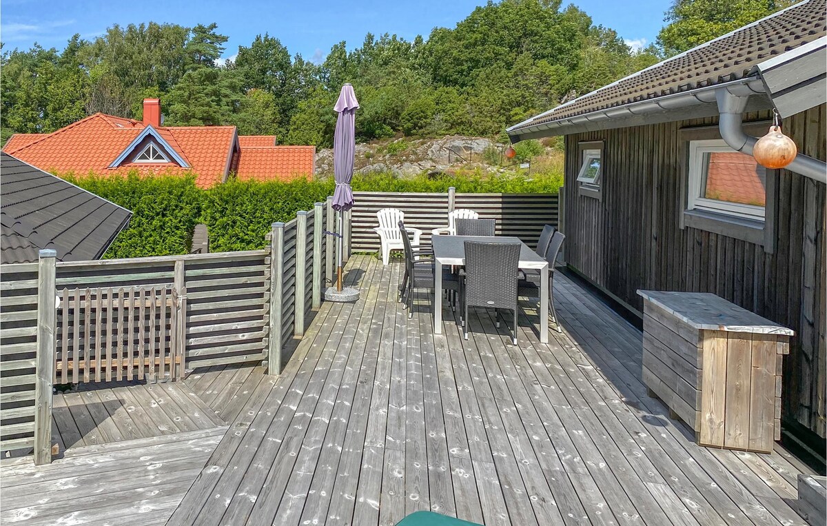 Beautiful home in Henån with 2 Bedrooms and WiFi