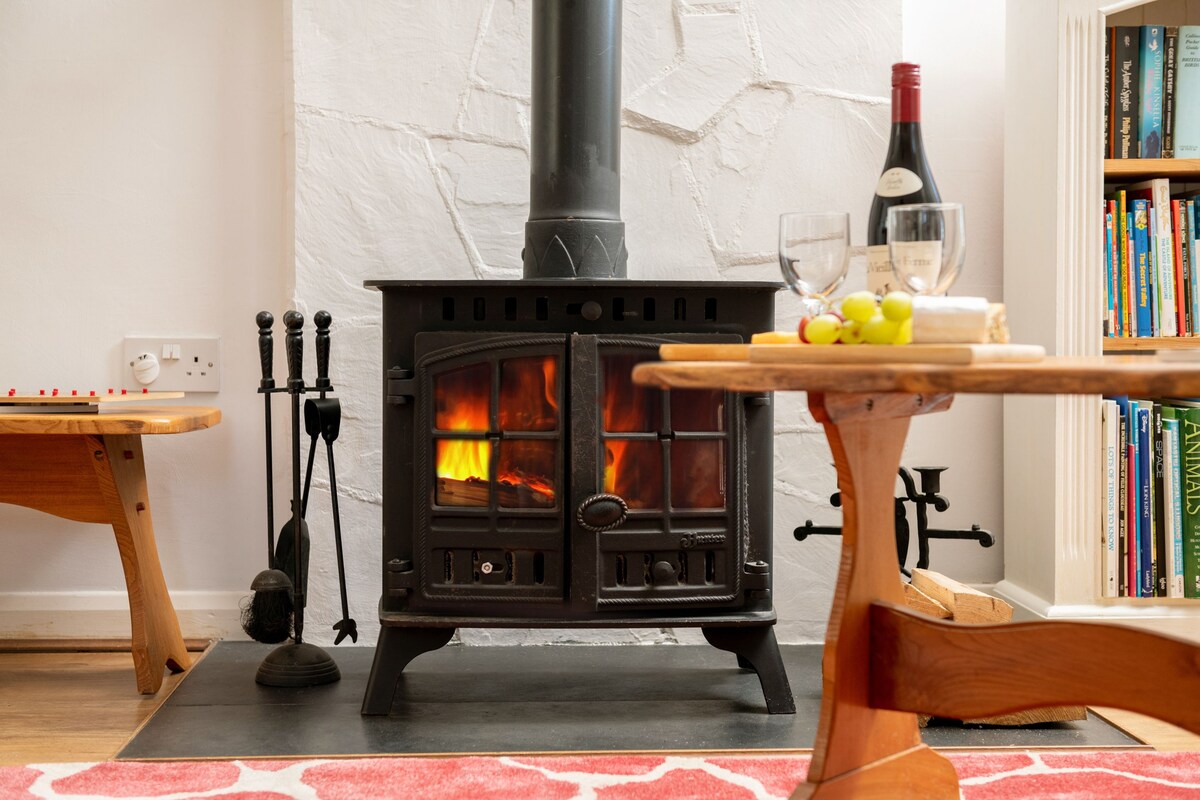 Cottage with woodburner near Padstow with pool