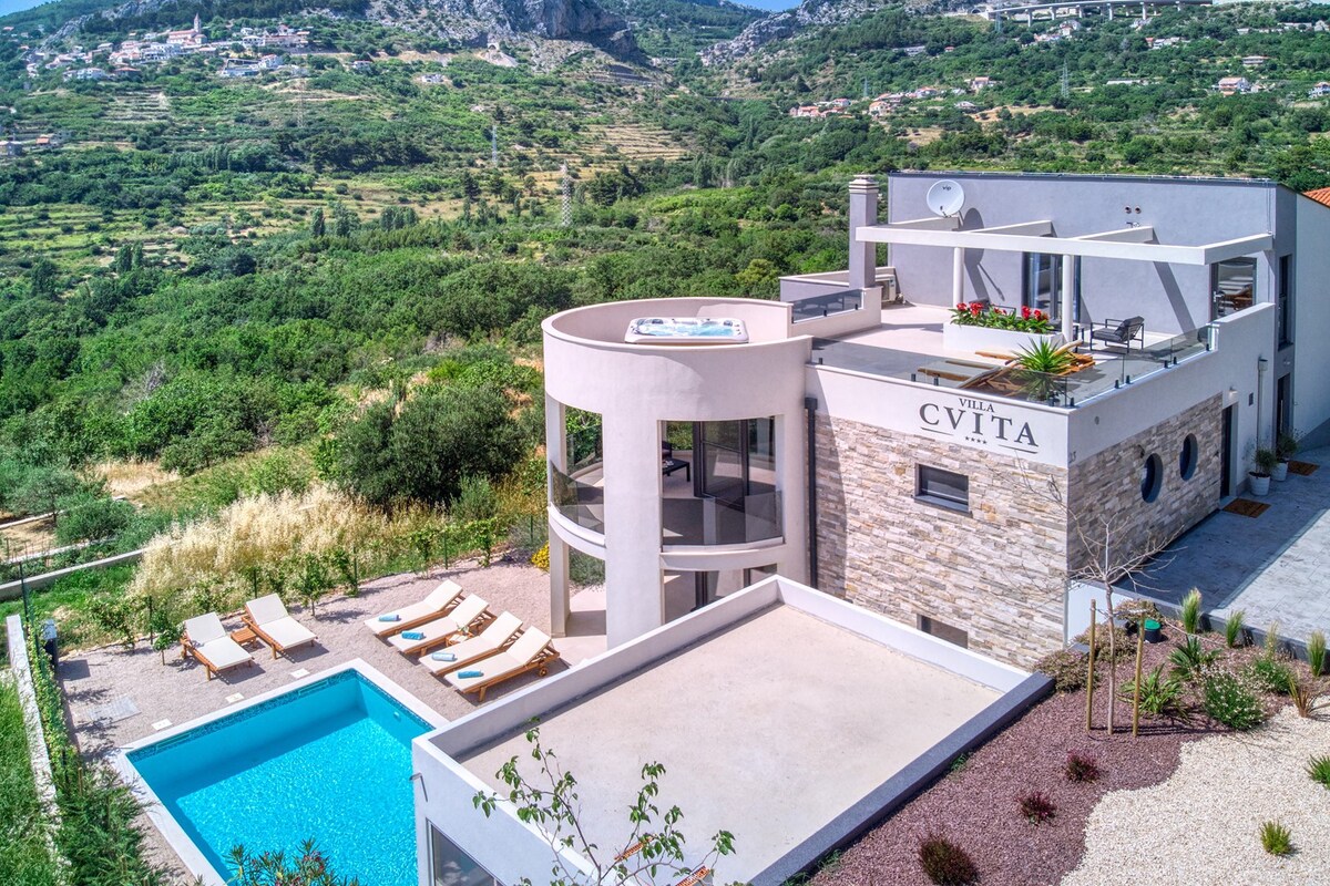 VILLA CVITA  5-bedroom villa, heated pool, Jacuzzi