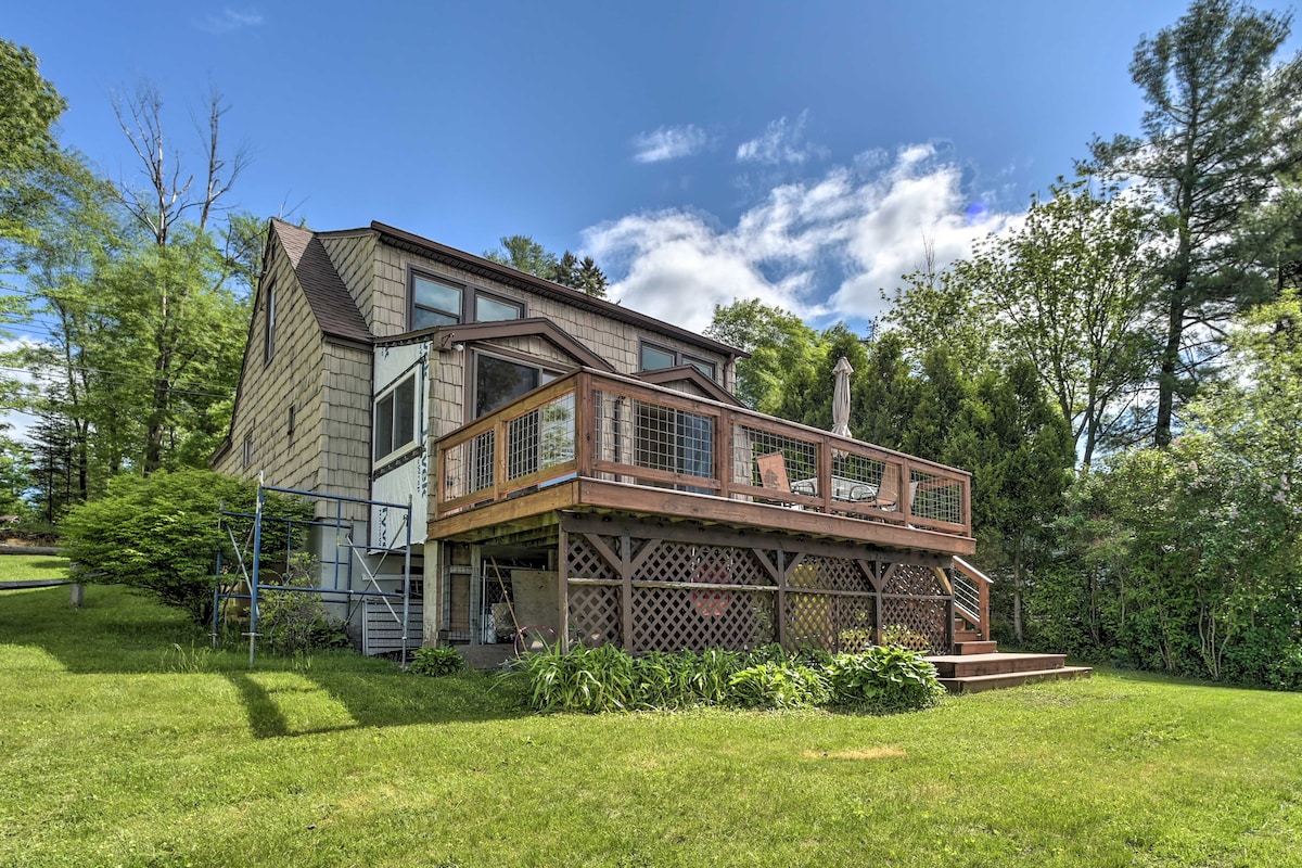 Picturesque Cottage with Sunroom on Ashmere Lake!